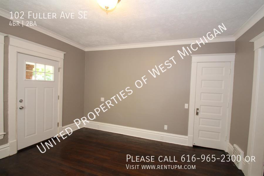 102 Fuller Ave Se - Photo 5 of 30