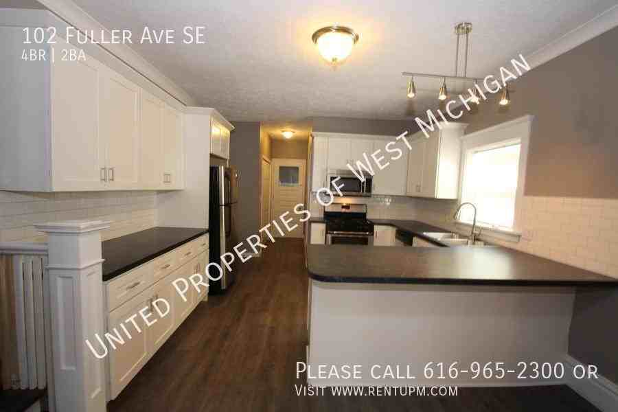 102 Fuller Ave Se - Photo 6 of 30