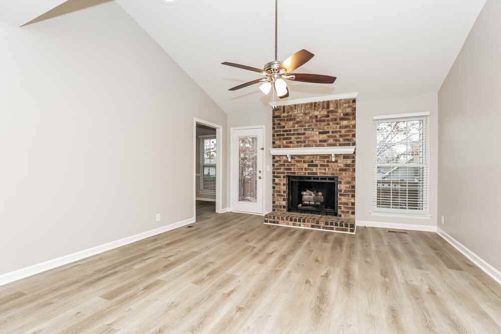 208 Legend Ct - Photo 5 of 19