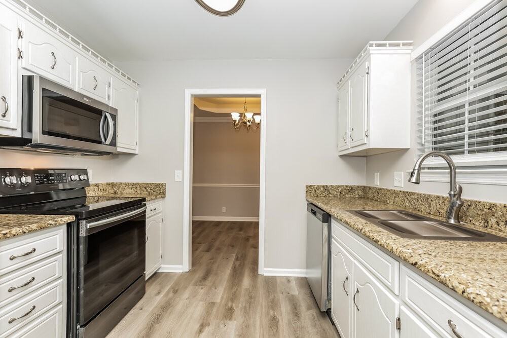 208 Legend Ct - Photo 7 of 19