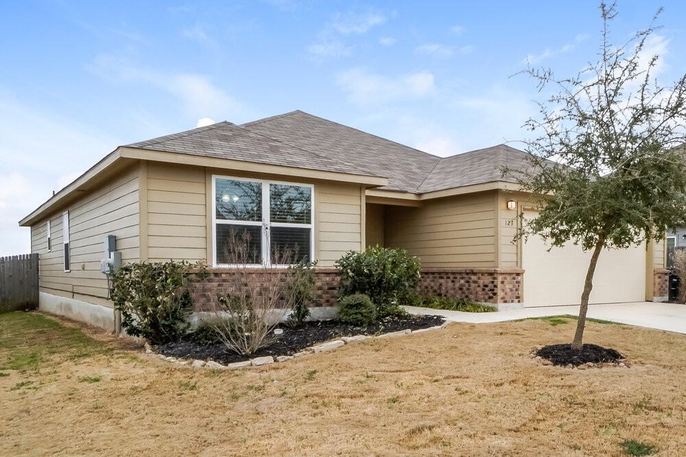 123 Fabarm Ln - Photo 3 of 16