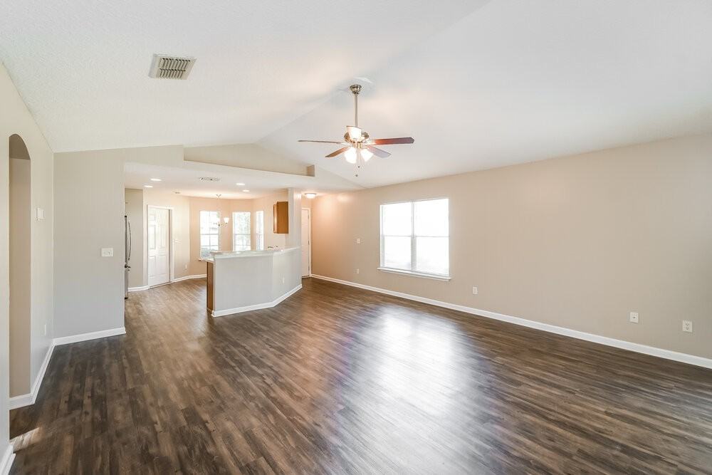 1321 Spruce St - Photo 4 of 19