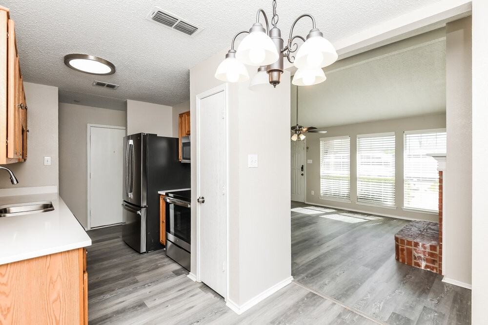 2428 Ensenada Ln - Photo 6 of 19