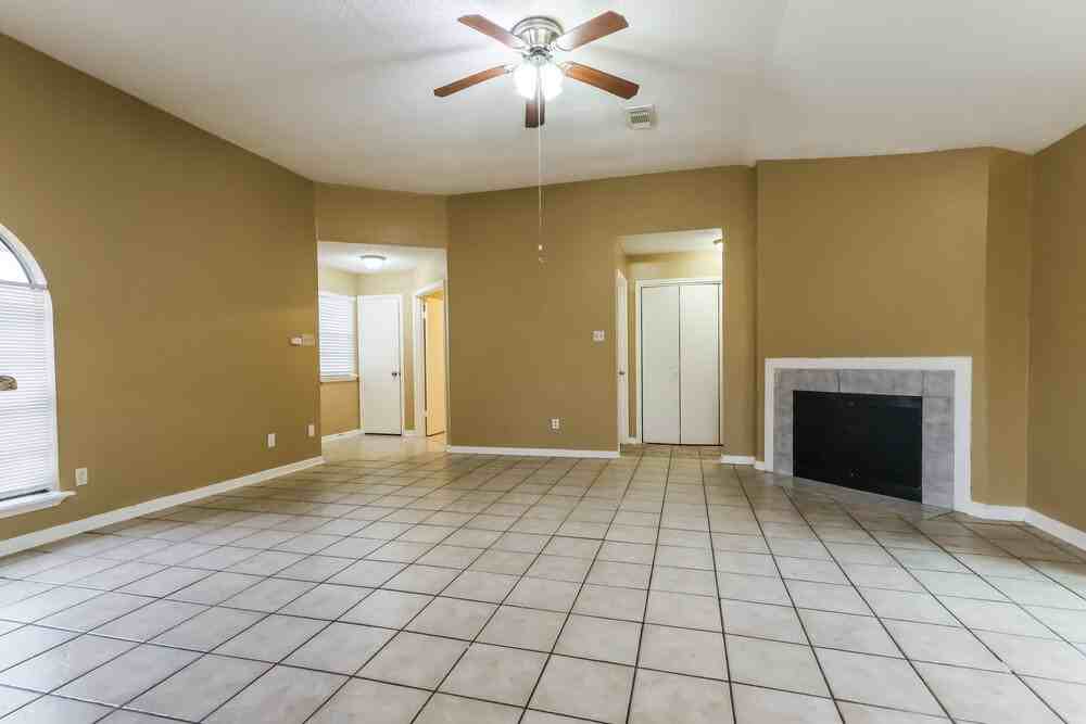 2215 Hazyknoll Ln - Photo 4 of 16