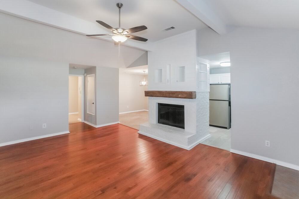 216 Lantana Dr - Photo 3 of 16