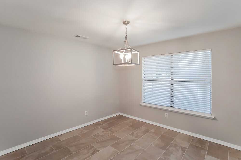 216 Lantana Dr - Photo 5 of 16