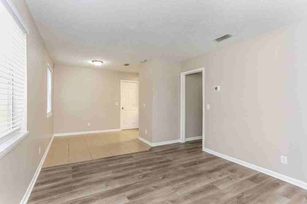 9505 Waynesboro Ave - Photo 3 of 19