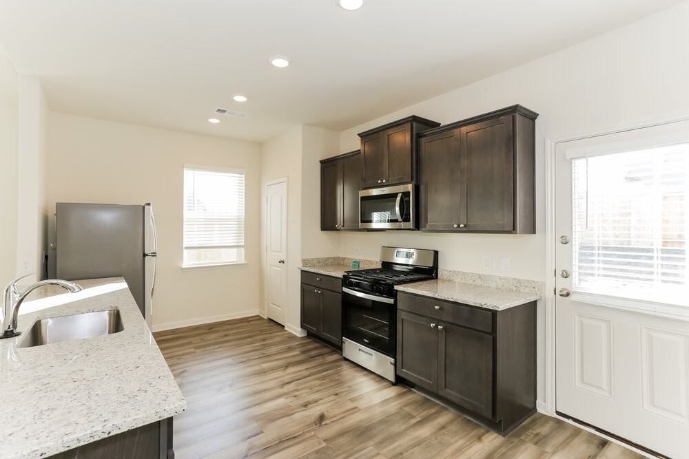 9640 Dan Meyer Dr - Photo 7 of 18