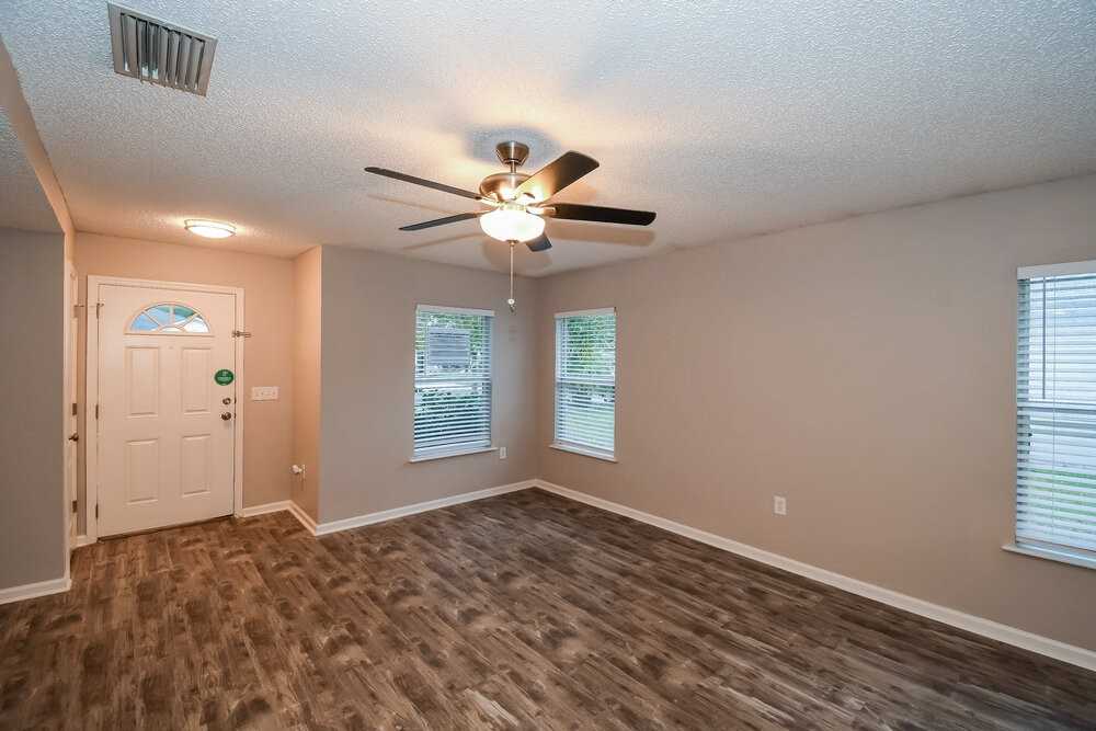 859 Collinswood Dr - Photo 4 of 16