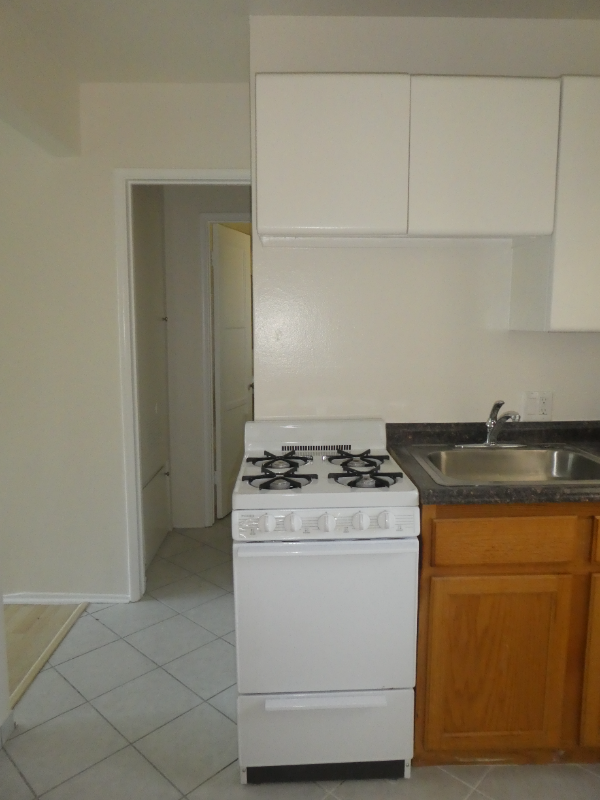 6222 Hazeltine Ave - Photo 3 of 15