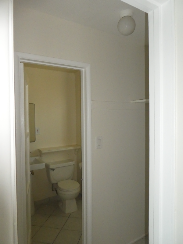 6222 Hazeltine Ave - Photo 4 of 15