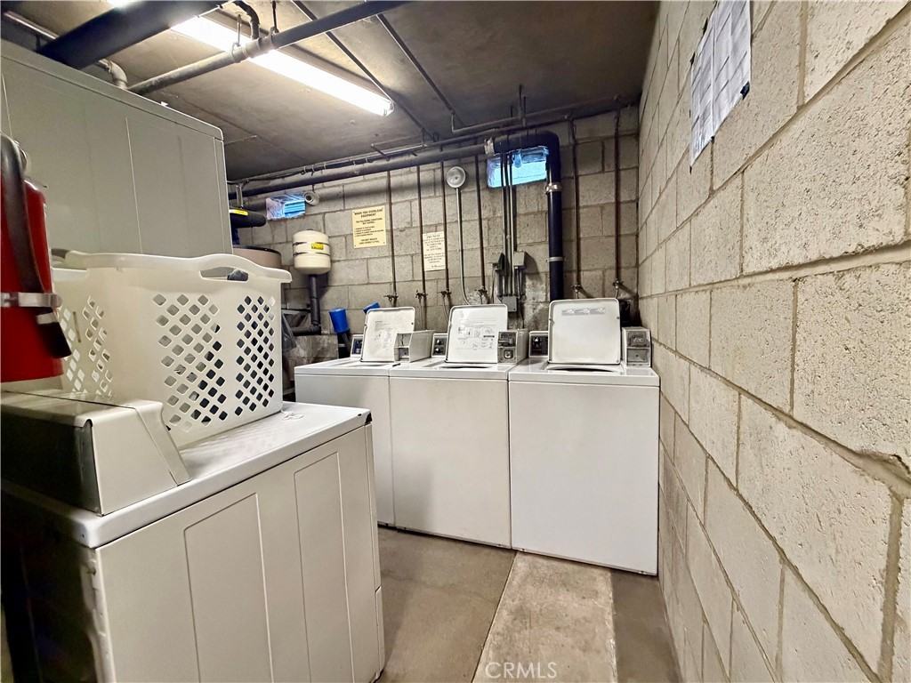 7013 Haskell Ave #7013 - Photo 3 of 11