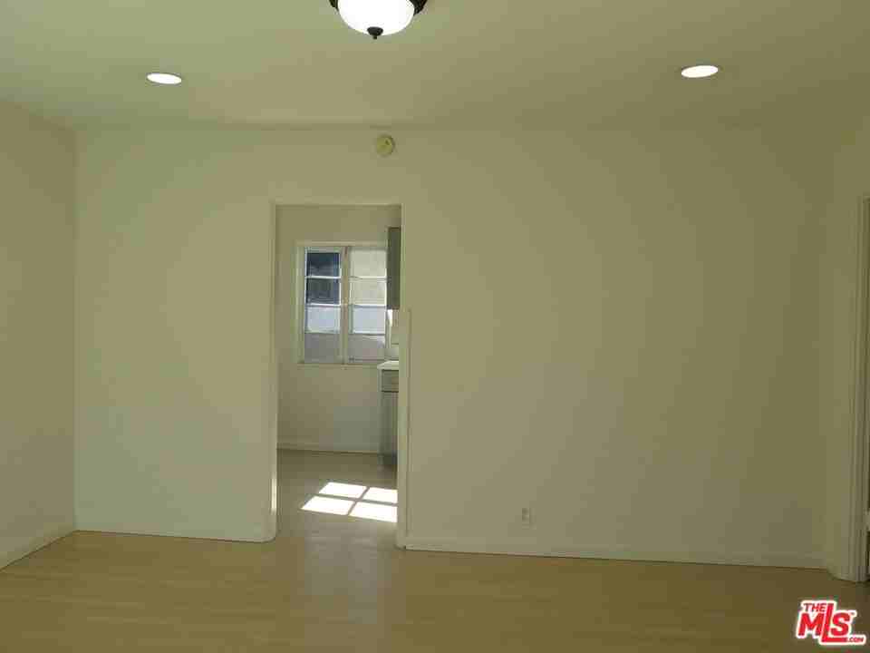 2128 20th St #2128B - Photo 3 of 22