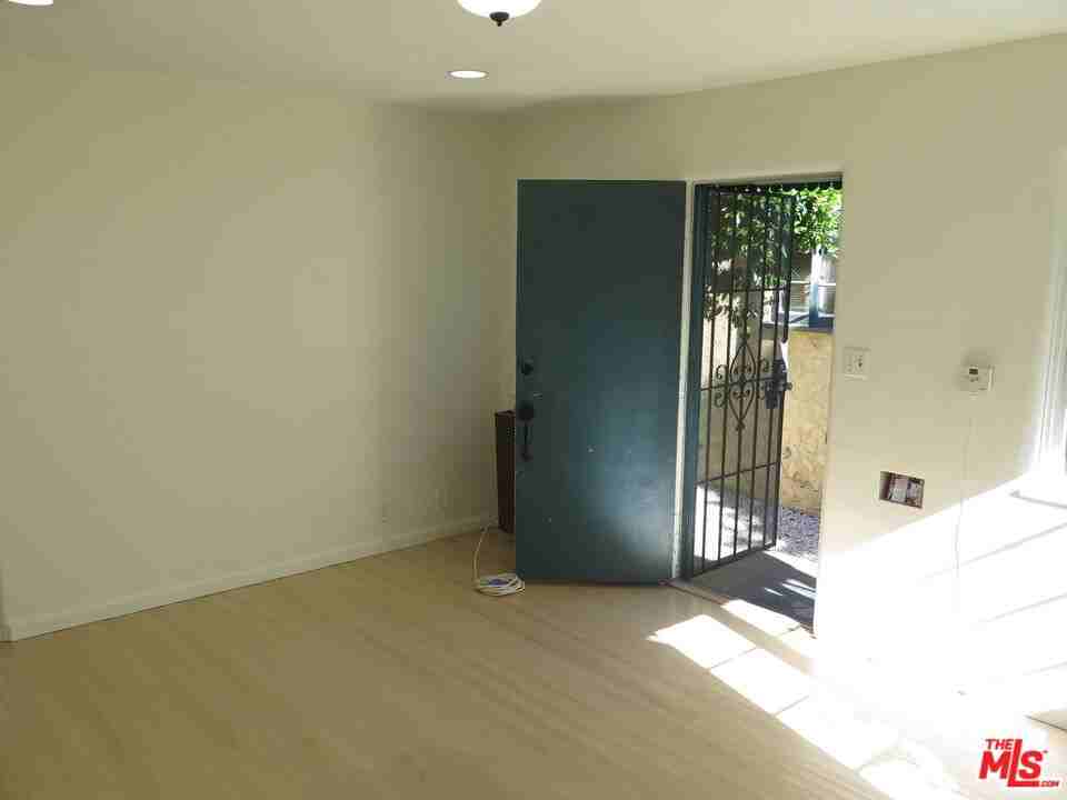 2128 20th St #2128B - Photo 4 of 22