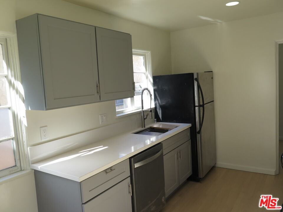 2128 20th St #2128B - Photo 7 of 22