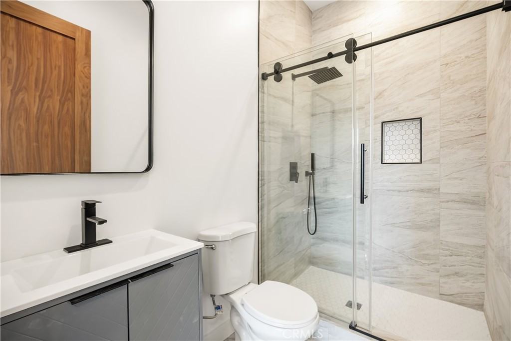 6935 1/2 Jellico Ave #6935 - Photo 4 of 29