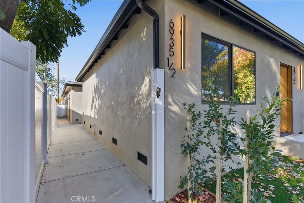 6935 1/2 Jellico Ave #6935 - Photo 6 of 29