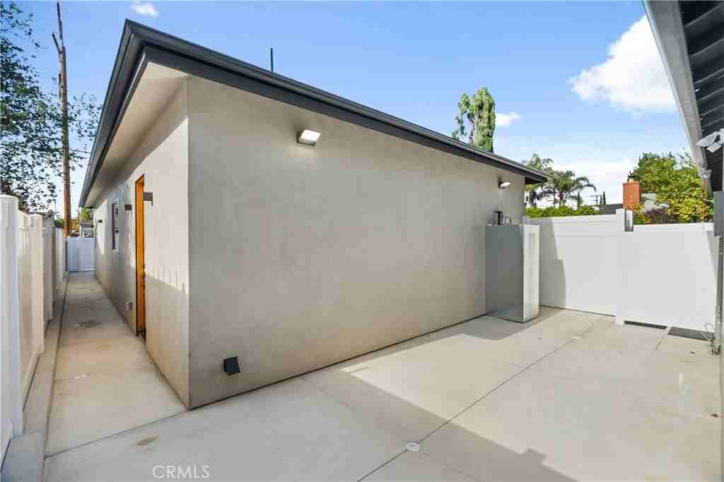 6935 1/2 Jellico Ave #6935 - Photo 7 of 29