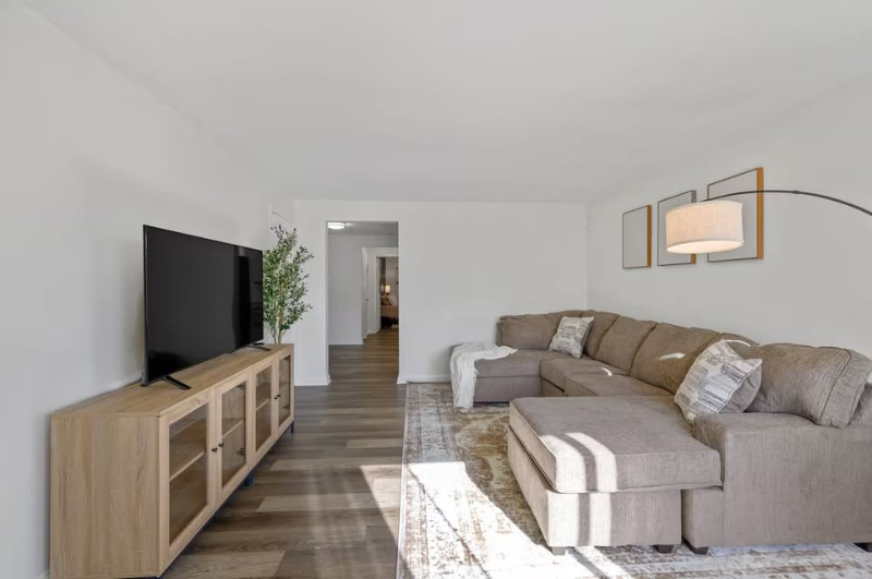 3910 E Gatewood Ln #2 - Photo 4 of 17