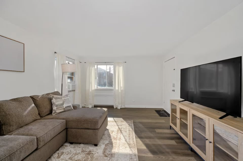 3910 E Gatewood Ln #2 - Photo 5 of 17