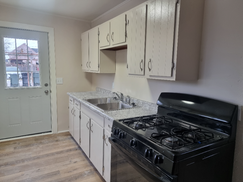 214 1/2 N 15th St - Photo 4 of 19