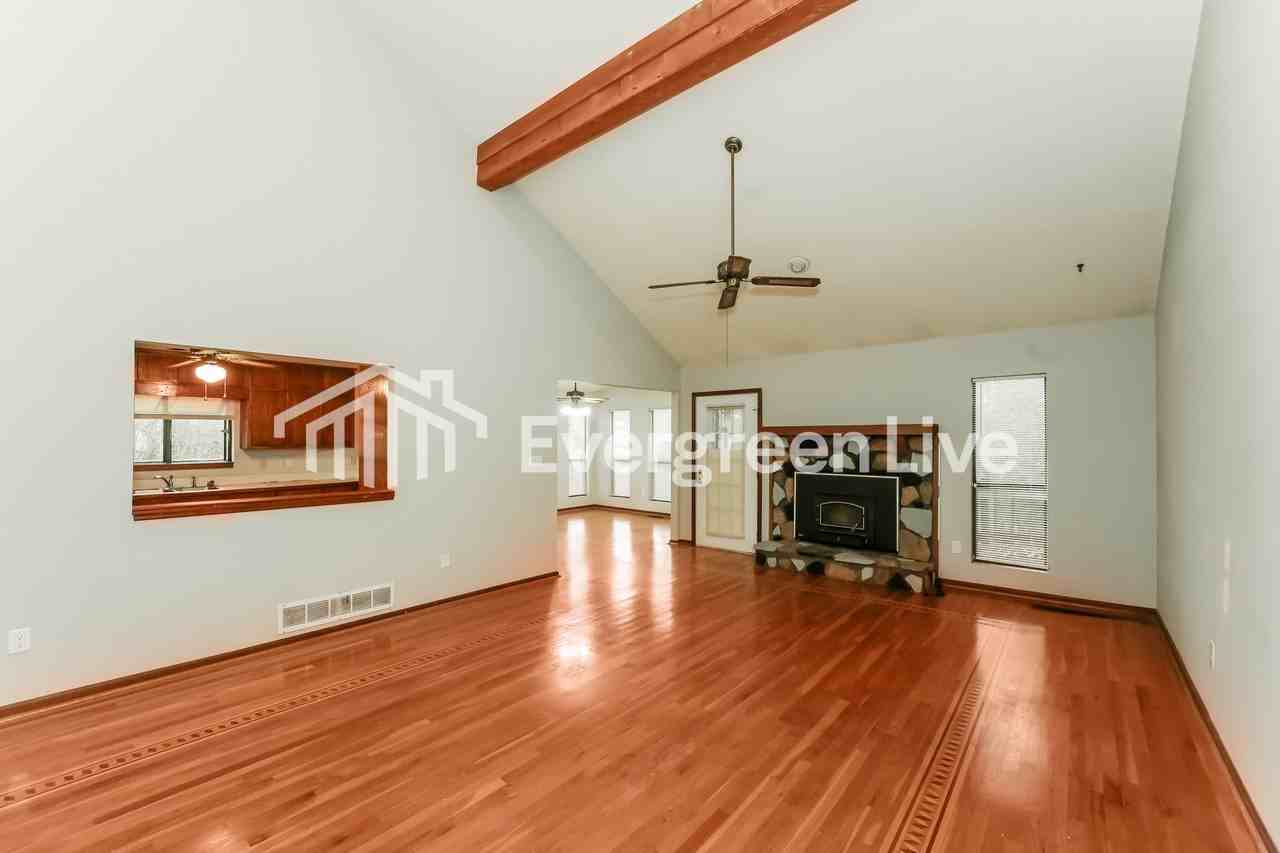 2624 New Haven Dr - Photo 3 of 15