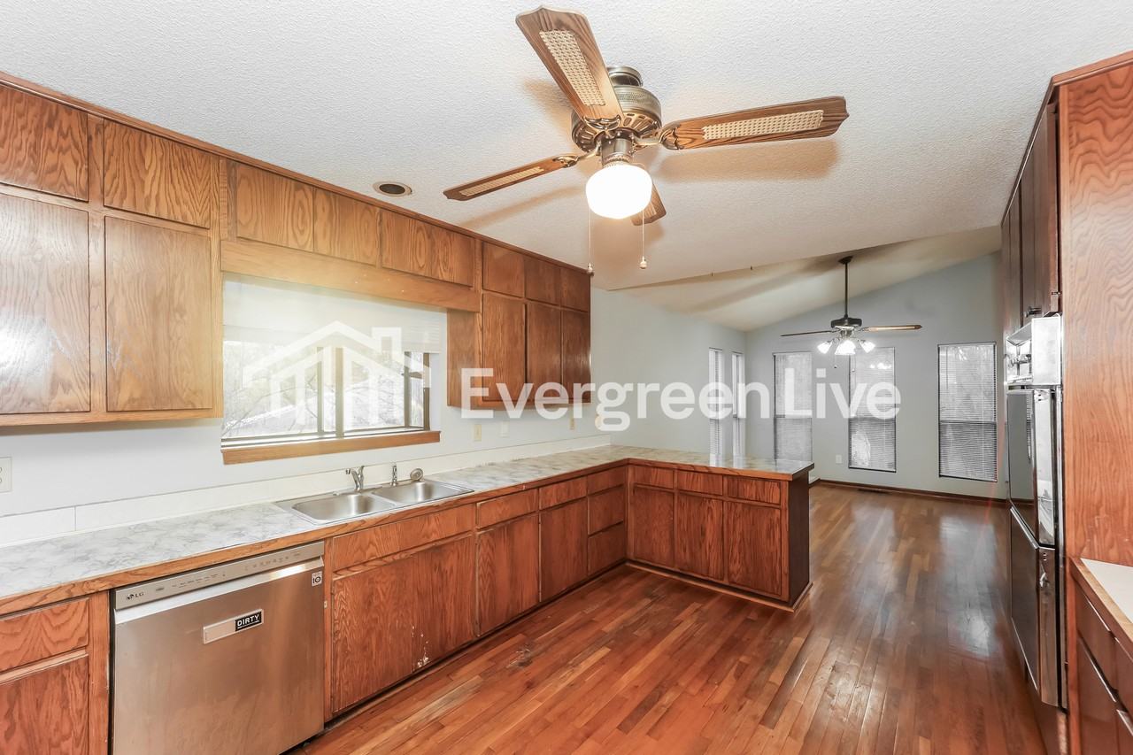 2624 New Haven Dr - Photo 4 of 15