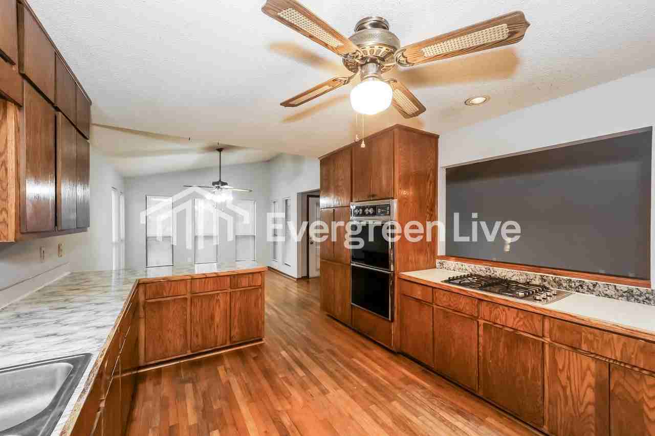 2624 New Haven Dr - Photo 5 of 15