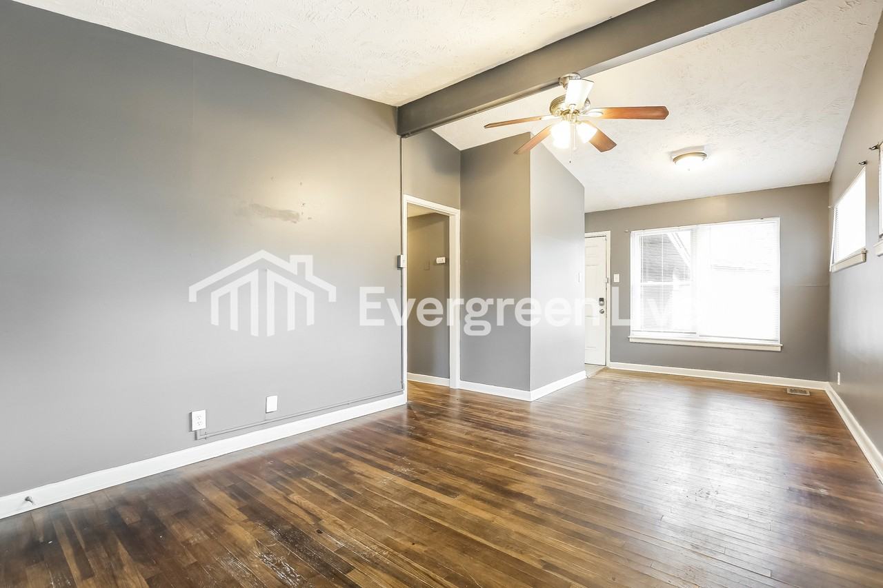 94 Broadmoor Dr - Photo 4 of 15