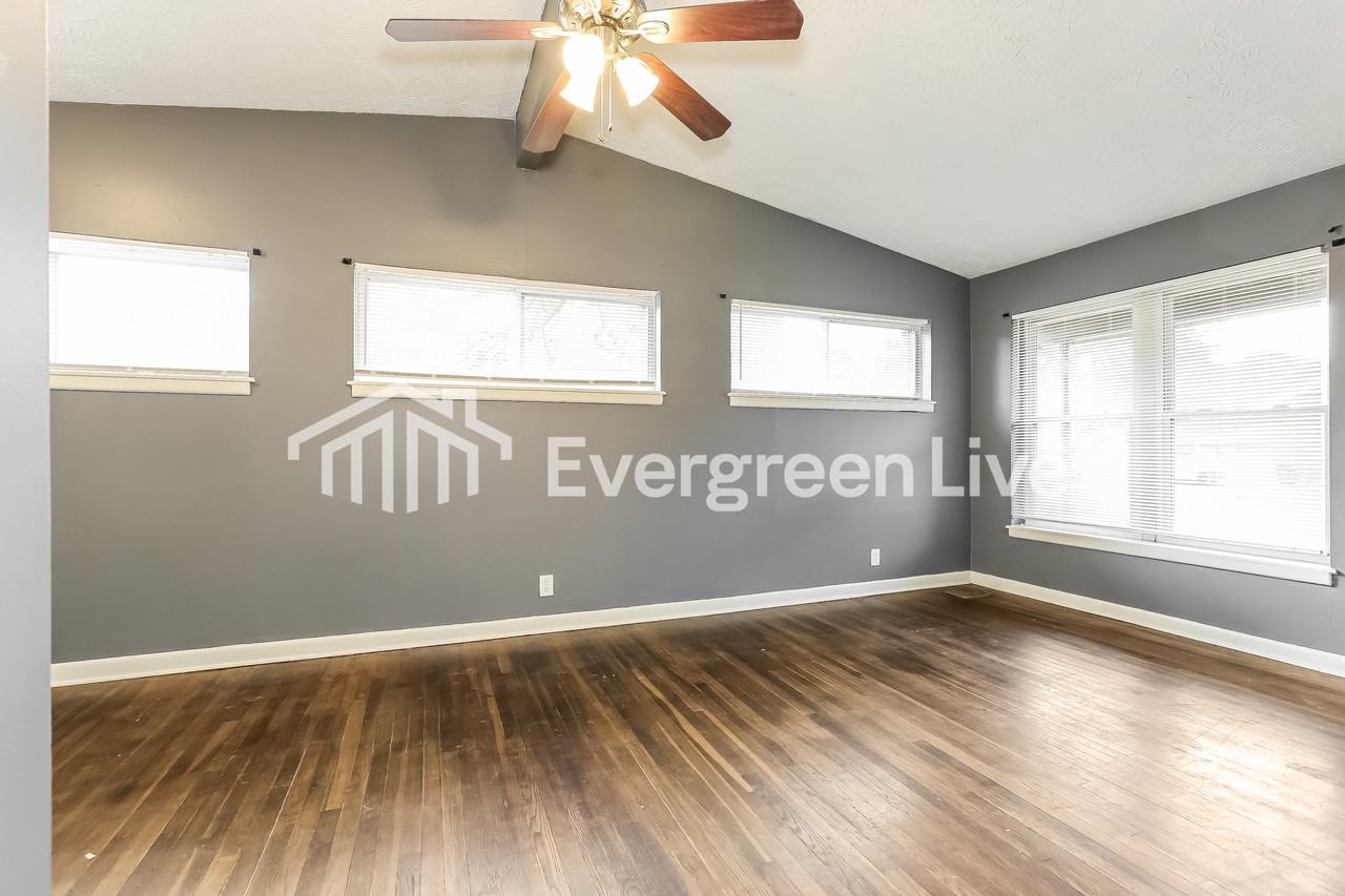 94 Broadmoor Dr - Photo 7 of 15