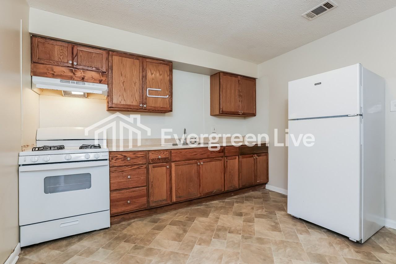 8704 Duncan Dr - Photo 3 of 15