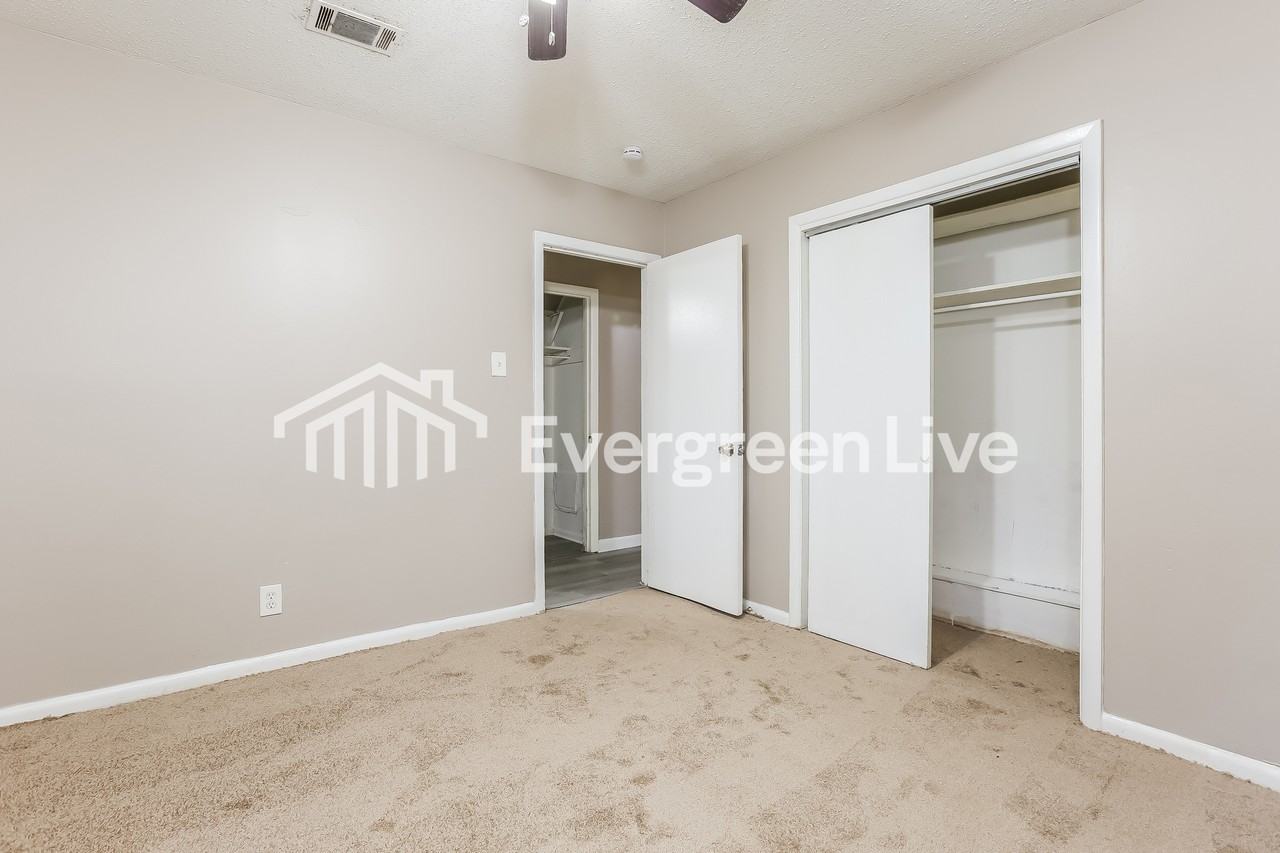 8704 Duncan Dr - Photo 5 of 15