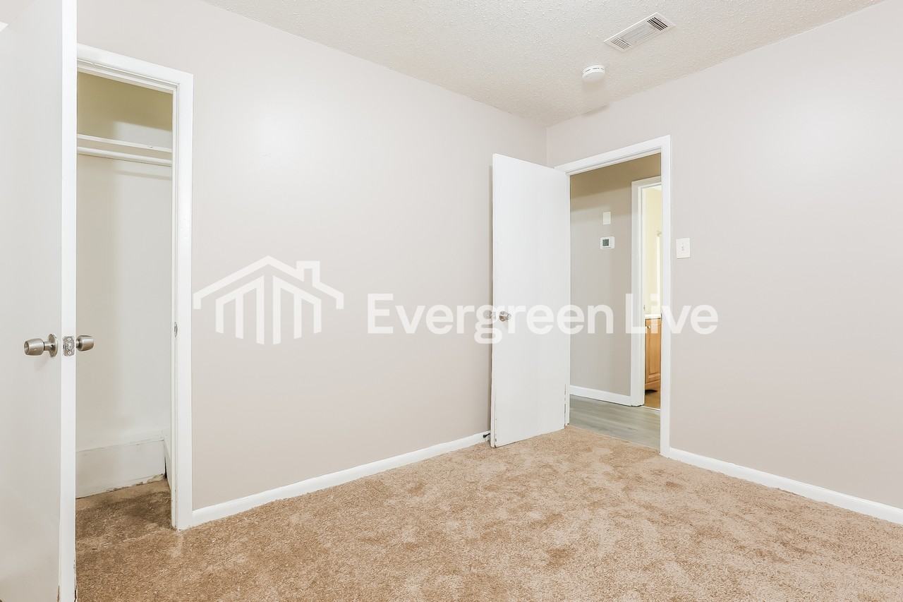 8704 Duncan Dr - Photo 7 of 15