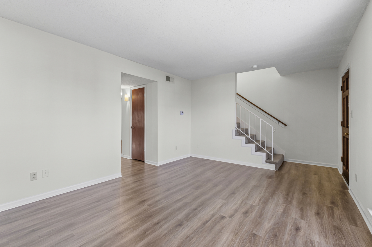 Fairfax Manor Townhomes - Photo 4 of 15
