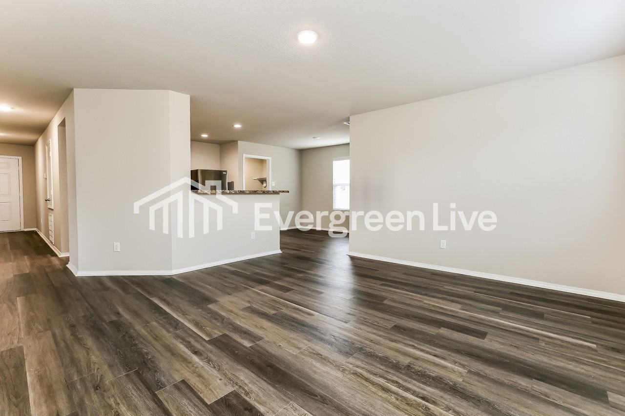 52 Dunnaway Dr - Photo 4 of 15