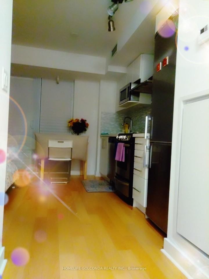 58 Orchard View Boulevard #804 - Photo 2 of 16