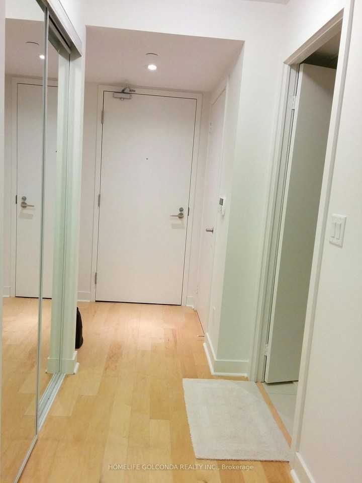 58 Orchard View Boulevard #804 - Photo 3 of 16