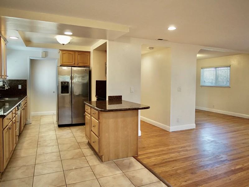 1367 Oslo Ln - Photo 2 of 14