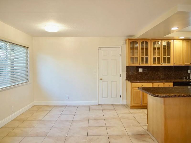 1367 Oslo Ln - Photo 5 of 14