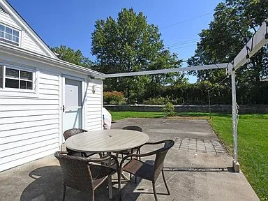 939 Springbrook Dr - Photo 6 of 8