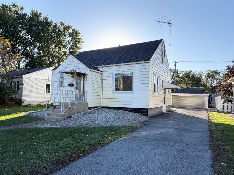 18534 Wentworth Ave - Photo 2 of 16