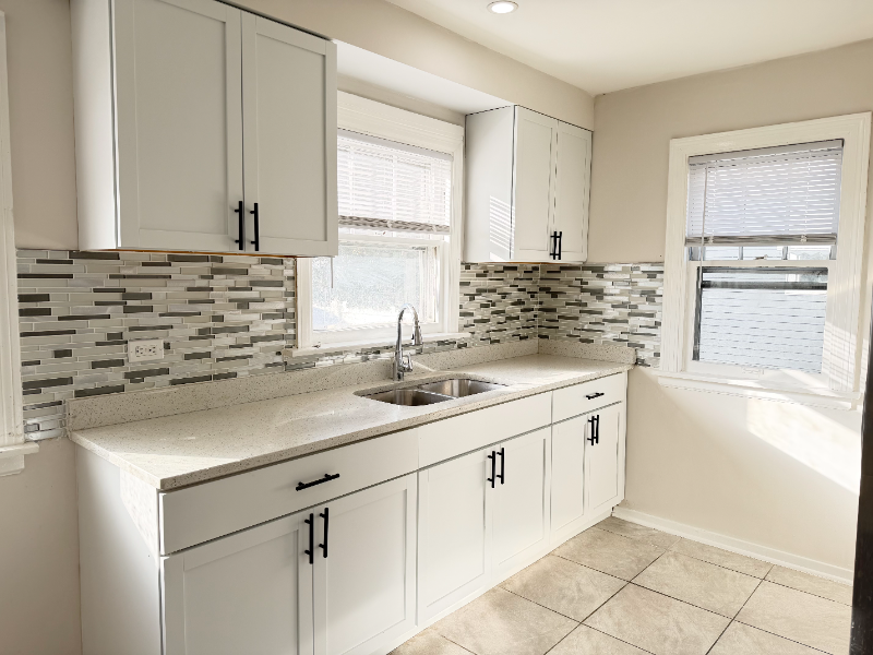 18534 Wentworth Ave - Photo 4 of 16