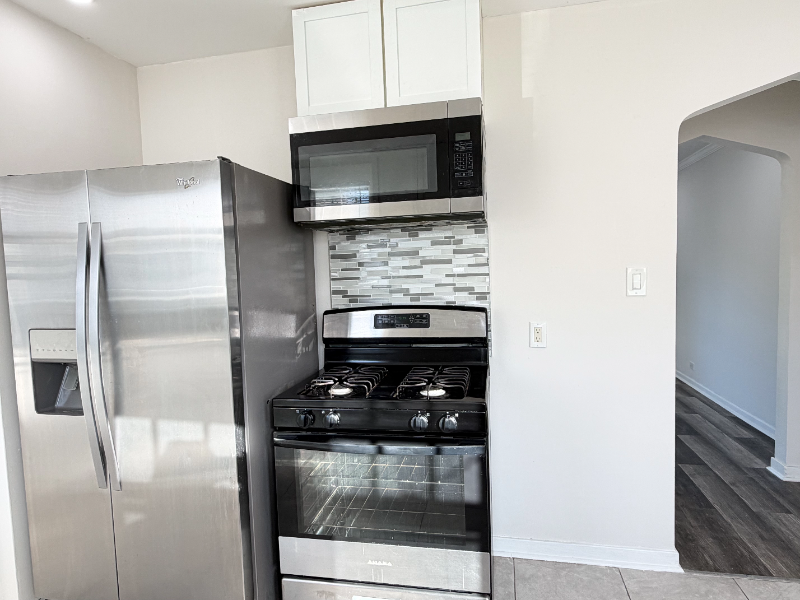 18534 Wentworth Ave - Photo 6 of 16