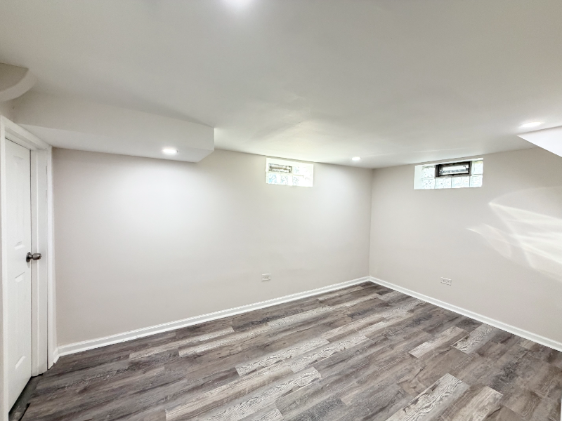 18534 Wentworth Ave - Photo 7 of 16