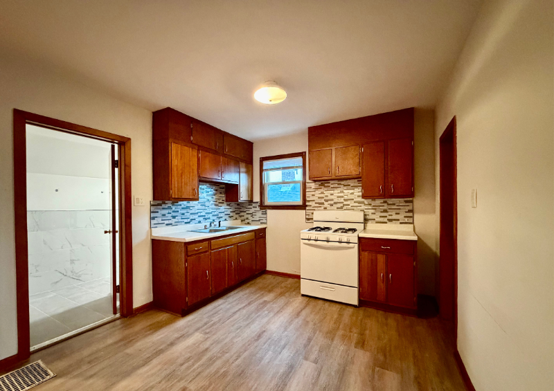 1718 Lake Ave - Photo 3 of 17