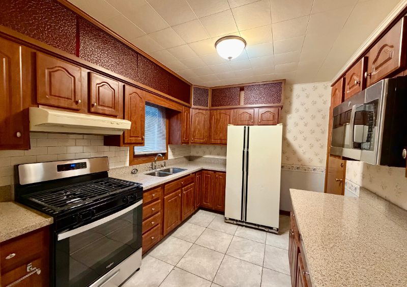 1718 Lake Ave - Photo 4 of 17