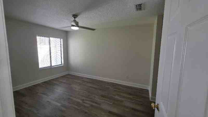 161 Breezeway Ct - Photo 7 of 10