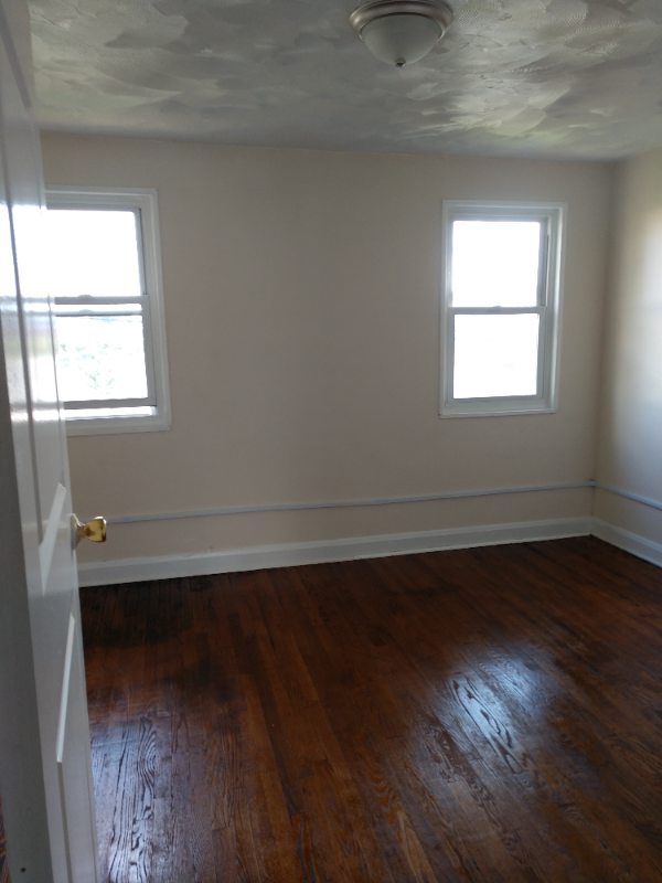 923 Bonaparte Ave - Photo 2 of 10