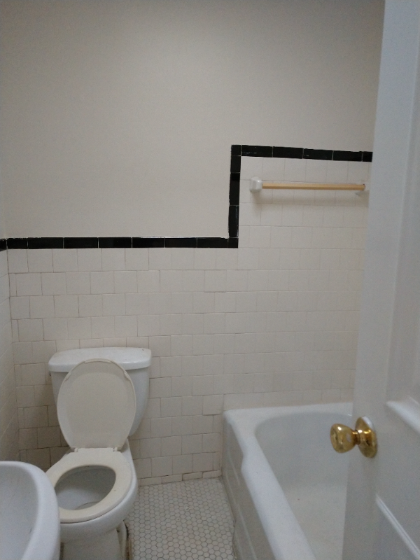 923 Bonaparte Ave - Photo 4 of 10