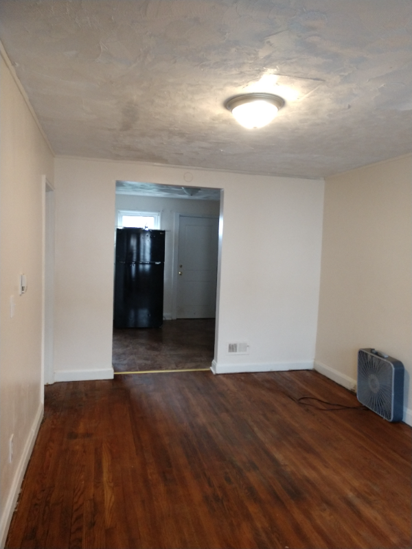 923 Bonaparte Ave - Photo 6 of 10